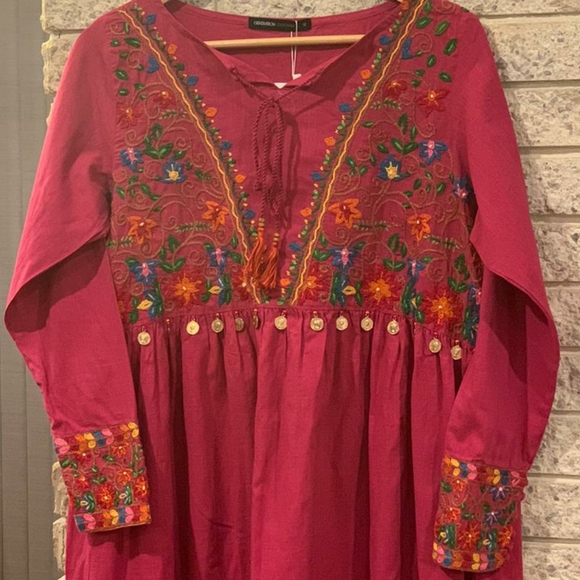 Top - Picture 2 of 2